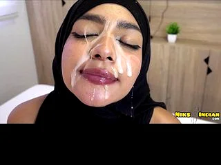 Indický chlap ošuká muslimskou hidžábskou teenagerku a přikryje ji spermatem na tento Eid